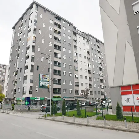Chic Urban Retreat With Balcony, Parking & Wi-Fi Apartman Szkopje Kültér fotó