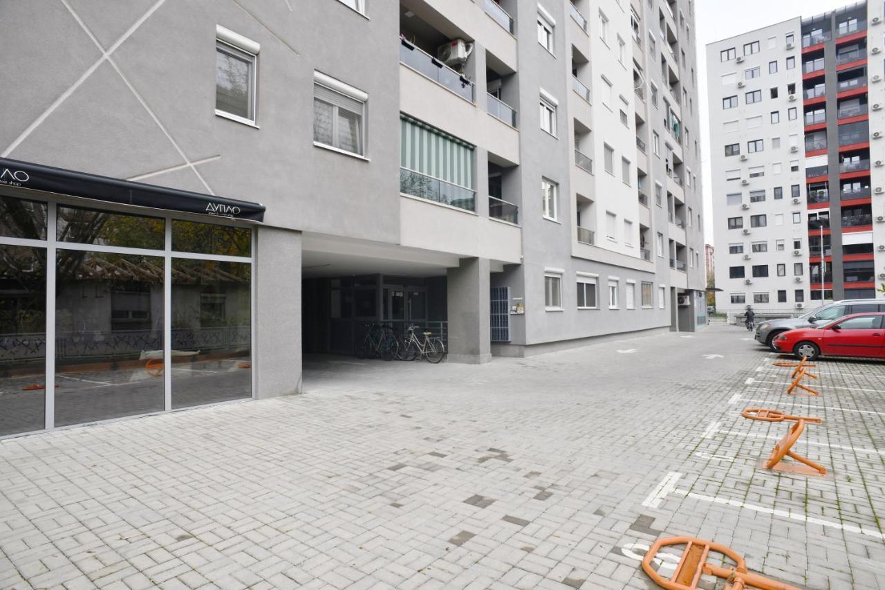 Apartman Chic Urban Retreat With Balcony, Parking & Wi-fi